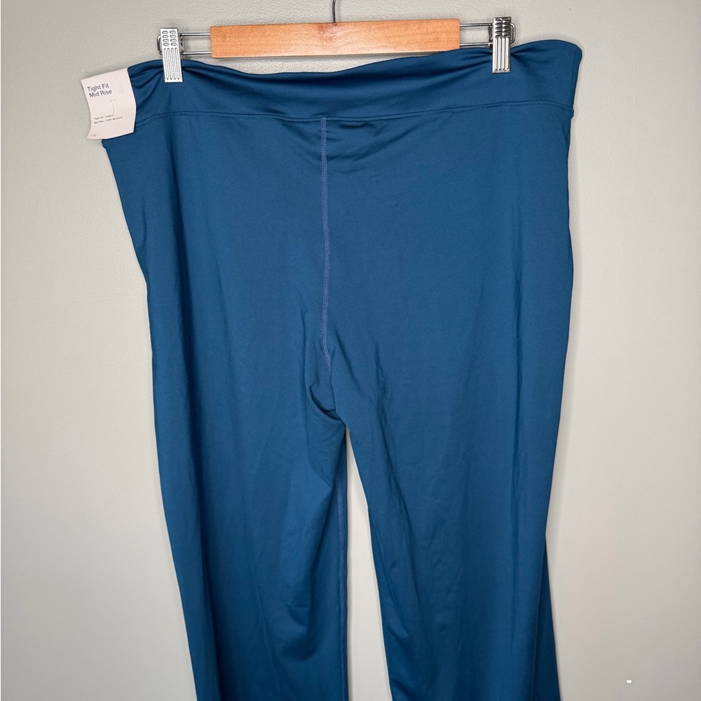 NWT Nike Mid Rise Flare Legging - Picture 7 of 13
